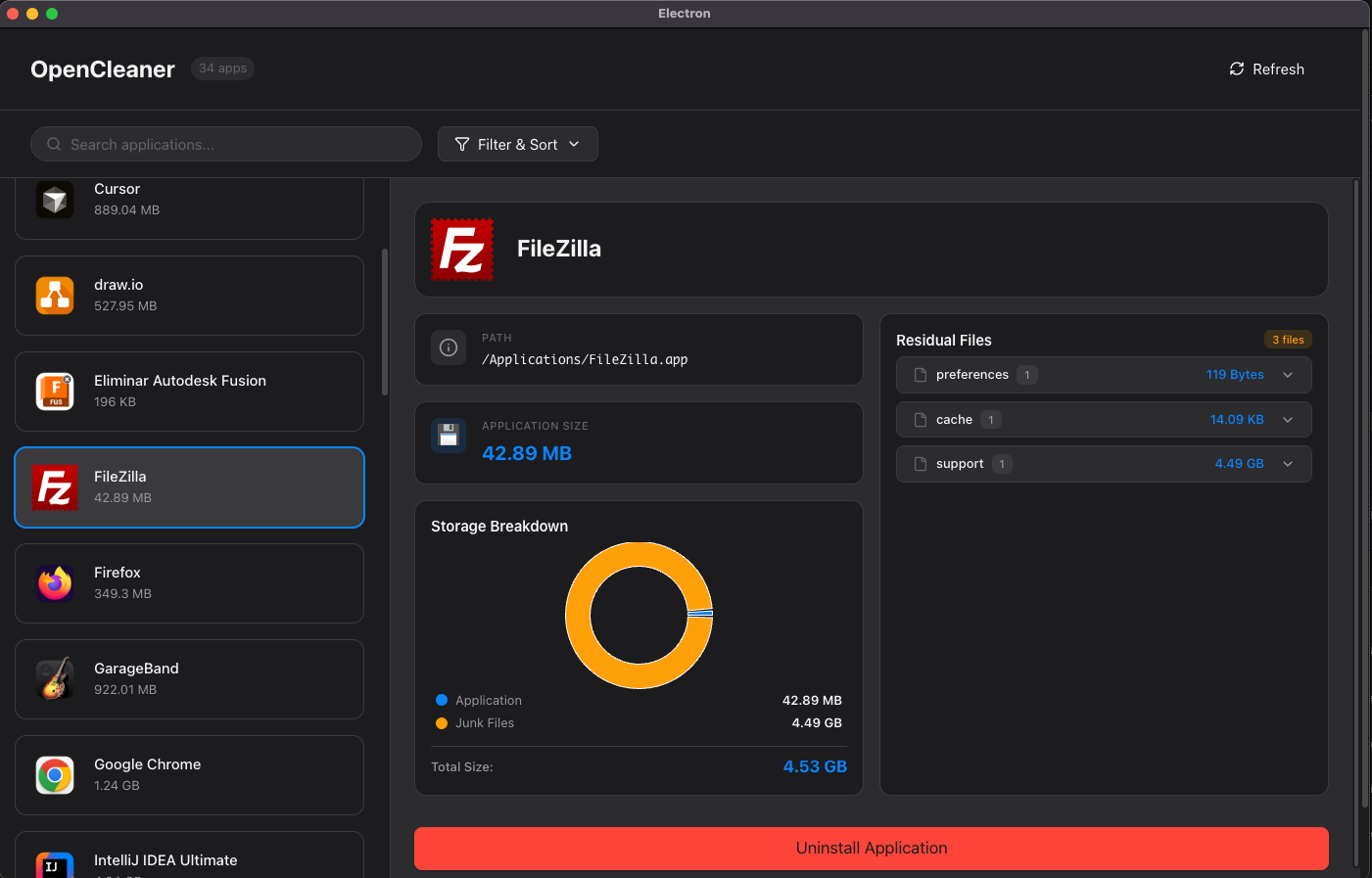 Interfaz de OpenCleaner en dark mode mostrando lista de aplicaciones instaladas